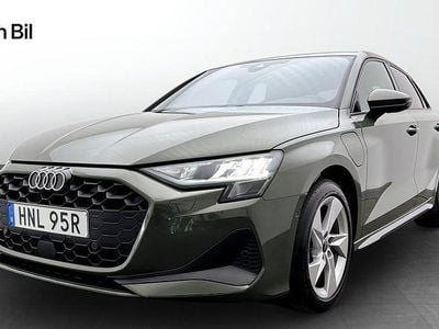 Distriktgrön metallic Begagnad 2025 Audi A3 Premium Halvkombi | 439 000 kr