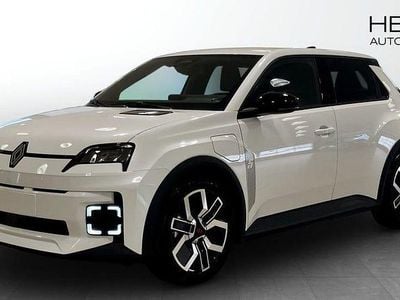 Vit Begagnad 2025 Renault 5 E-Tech Techno Halvkombi | 399 900 kr (Marknadspris)