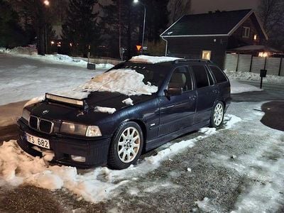 Begagnad 1999 BMW 320 Kombi | 17 000 kr