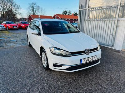 Vit Begagnad 2017 VW Golf VII Kombi | 129 900 kr (Marknadspris)
