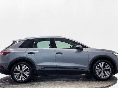Grå Begagnad 2022 Audi Q4 e-tron Business SUV | 324 900 kr (Marknadspris)