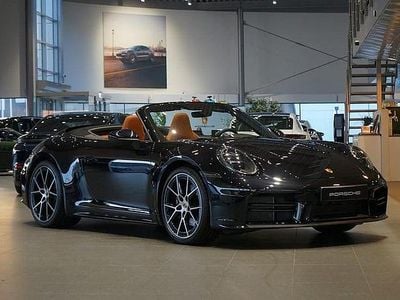 Svart Begagnad 2024 Porsche 911 Carrera Cabriolet Cab | 1 689 000 kr