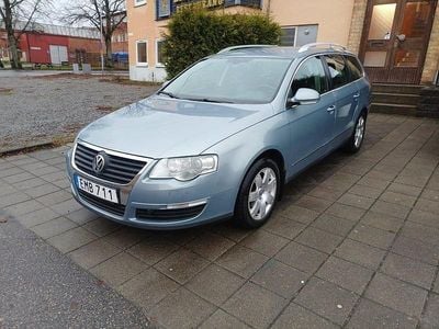 Grå Begagnad 2010 VW Passat Sportline Kombi | 49 900 kr (Marknadspris)