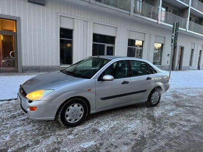 Begagnad 2000 Ford Focus Ghia Sedan | 19 000 kr