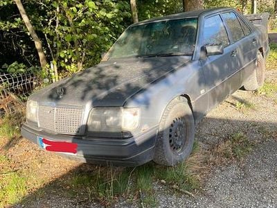 Begagnad 1993 Mercedes E250 Sedan | 25 000 kr
