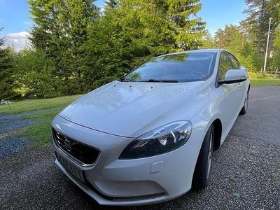 Begagnad 2016 Volvo V40 Halvkombi | 137 000 kr (Marknadspris)