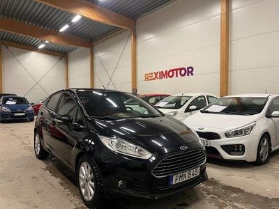 Begagnad Ford Fiesta Titanium 101 HK (74 kW) 2015 Svart Halvkombi