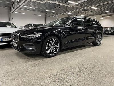 Svart Begagnad 2022 Volvo V60 Kombi | 389 900 kr (Marknadspris)