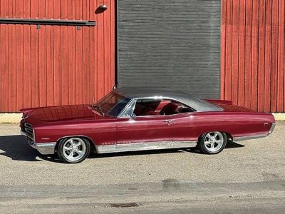 Mörkröd Begagnad 1966 Pontiac Bonneville Sedan | 199 000 kr