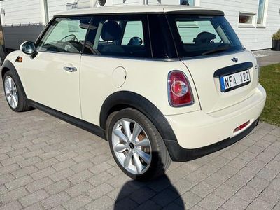 Vit/beige Begagnad 2013 Mini ONE Halvkombi | 63 000 kr
