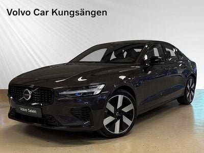 Grå Begagnad 2024 Volvo S60 Plus Sedan | 459 900 kr (Marknadspris)