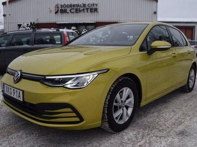 Gul Begagnad 2020 VW Golf VIII Halvkombi | 209 900 kr (Marknadspris)
