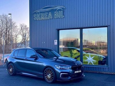 Grå Begagnad 2016 BMW M135 Halvkombi | 239 900 kr (Marknadspris)