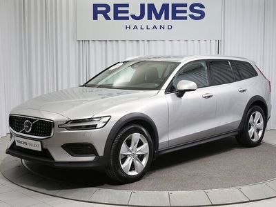 begagnad Volvo V60 CC B4 AWD Diesel Core 2023, Kombi