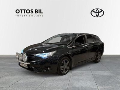 Mörkblå Begagnad 2015 Toyota Avensis Active Kombi | 154 000 kr (Marknadspris)