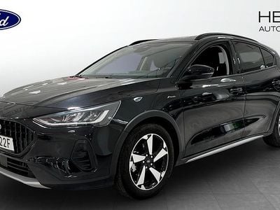 Svart Begagnad 2023 Ford Focus Active Halvkombi | 199 900 kr (Marknadspris)