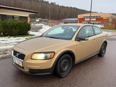 Begagnad Volvo C30 136 HK (100 kW) 2008 Gul metallic Halvkombi