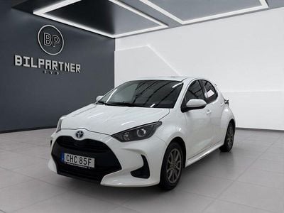 Begagnad Toyota Yaris Hybrid Active 116 HK (85 kW) 2021 Vit Halvkombi