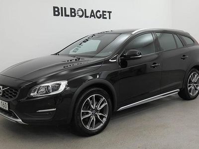 Svart Begagnad 2016 Volvo V60 CC Summum Kombi | 239 800 kr (Marknadspris)