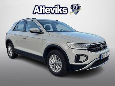 Ljusgrå Begagnad 2024 VW T-Roc Life SUV | 299 800 kr (Lite dyr)