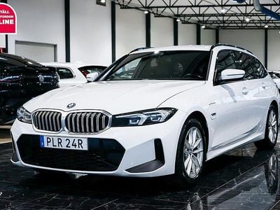 Vit Begagnad 2022 BMW 330e M Sport Kombi | 249 500 kr (Marknadspris)
