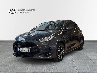 Grå Begagnad 2024 Toyota Yaris Hybrid | 229 900 kr (Superpris)
