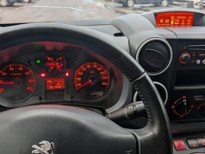 Begagnad 2015 Peugeot Partner Minibuss | 64 500 kr (Superpris)