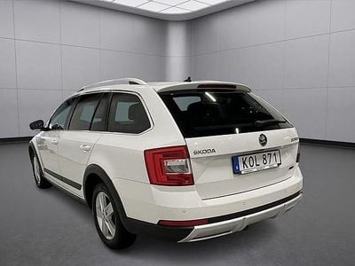 Vit Begagnad 2016 Skoda Octavia Scout Kombi | 127 500 kr (Bra pris)