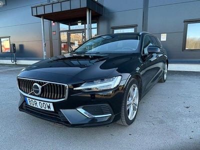 Svart Begagnad 2023 Volvo V60 Kombi | 275 000 kr