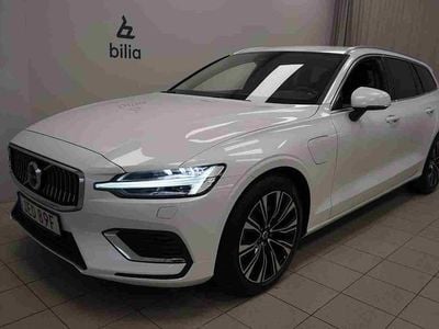 Vit Begagnad 2023 Volvo V60 Kombi | 389 900 kr (Marknadspris)