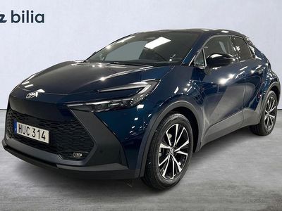 Blå Begagnad 2023 Toyota C-HR Style SUV | 354 800 kr (Marknadspris)