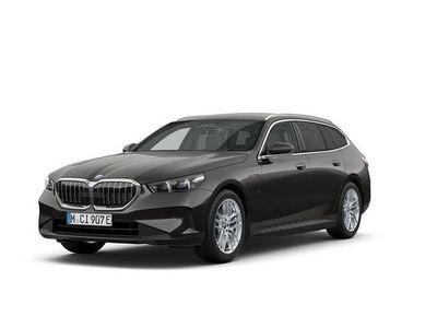 Sophisto grey brilliant effect Begagnad 2025 BMW 530 Kombi | 614 500 kr