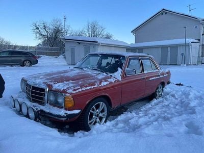 Begagnad Mercedes 300 80 HK (58 kW) 1979