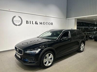 Svart Begagnad 2023 Volvo V60 CC Core Kombi | 359 900 kr (Marknadspris)