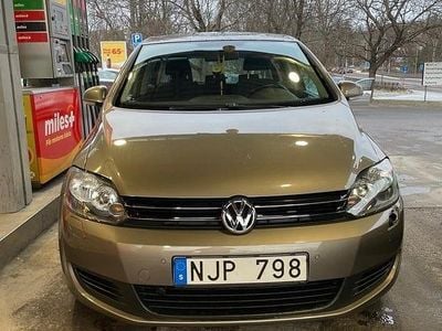 Begagnad VW Golf Plus Cross 105 HK (77 kW) 2014 Brun metallic Minibuss