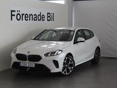 Vit Begagnad 2026 BMW 120 Shadowline Halvkombi | 369 000 kr