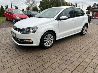 Vit Begagnad 2017 VW Polo Halvkombi | 84 900 kr (Marknadspris)