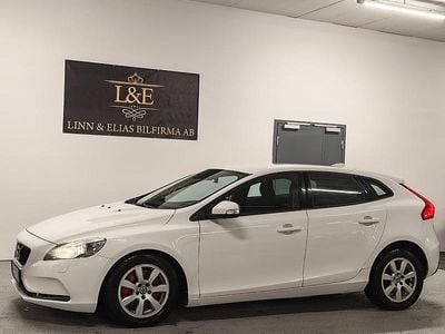 Vit Begagnad 2017 Volvo V40 Halvkombi | 139 900 kr (Marknadspris)