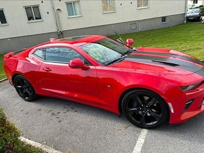 Med svarta stripe Begagnad 2017 Chevrolet Camaro SS | 482 000 kr