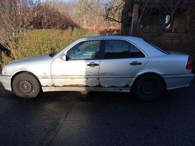 Begagnad 1999 Mercedes C200 Sedan | 19 000 kr