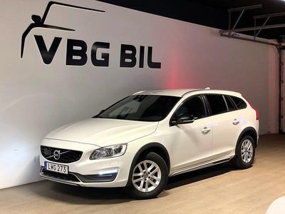 Begagnad Volvo V60 CC Business Edition 190 HK (139 kW) 2015 Vit Kombi