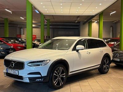Vit Begagnad 2020 Volvo V90 CC Momentum Kombi | 299 900 kr (Marknadspris)