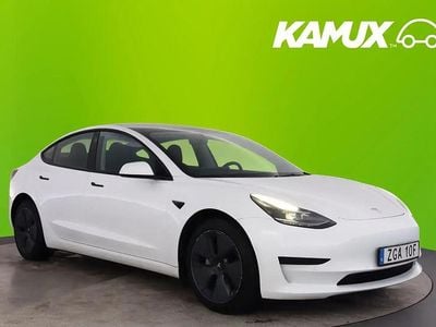 Vit Begagnad 2022 Tesla Model 3 Standard Range Sedan | 294 700 kr (Marknadspris)