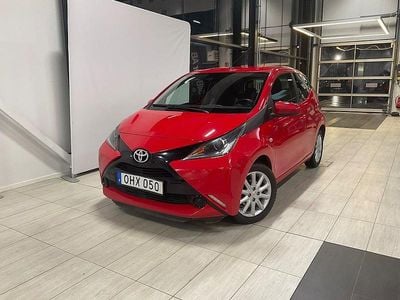 Röd Begagnad 2016 Toyota Aygo X-play Halvkombi | 114 800 kr (Marknadspris)