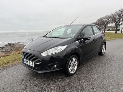 Begagnad Ford Fiesta Titanium 101 HK (74 kW) 2016 Svart Halvkombi