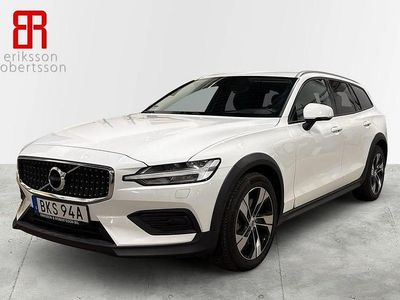 Begagnad Volvo V60 CC Momentum 190 HK (139 kW) 2020 Vit Kombi