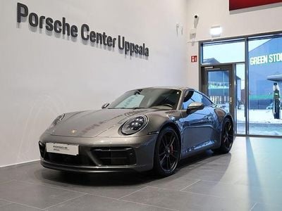 Begagnad Porsche 911 Carrera 4 GTS 480 HK (353 kW) 2023 Grå Sportkupé
