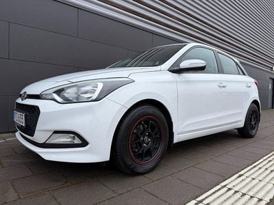 Begagnad Hyundai i20 Comfort 84 HK (61 kW) 2016 Vit Halvkombi