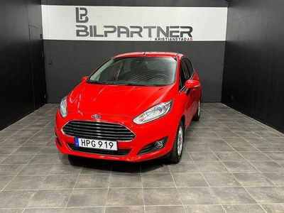 Röd Begagnad 2014 Ford Fiesta Titanium Halvkombi | 84 900 kr (Lite dyr)