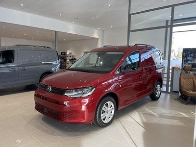 Fortanaröd metallic Ny 2025 VW Caddy Minibuss | 390 292 kr (Marknadspris)